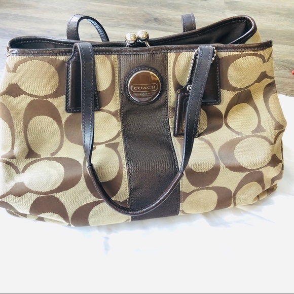 Coach Signature Handbag 👜 - Picture 1 of 4